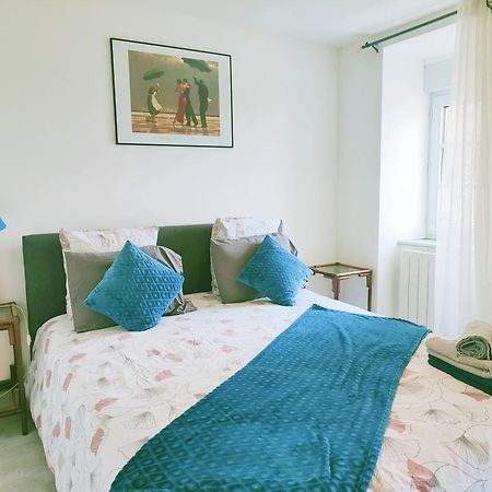Les Appartements Du Marche Динан Экстерьер фото