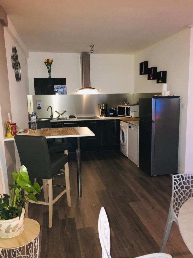 Les Appartements Du Marche Динан Экстерьер фото