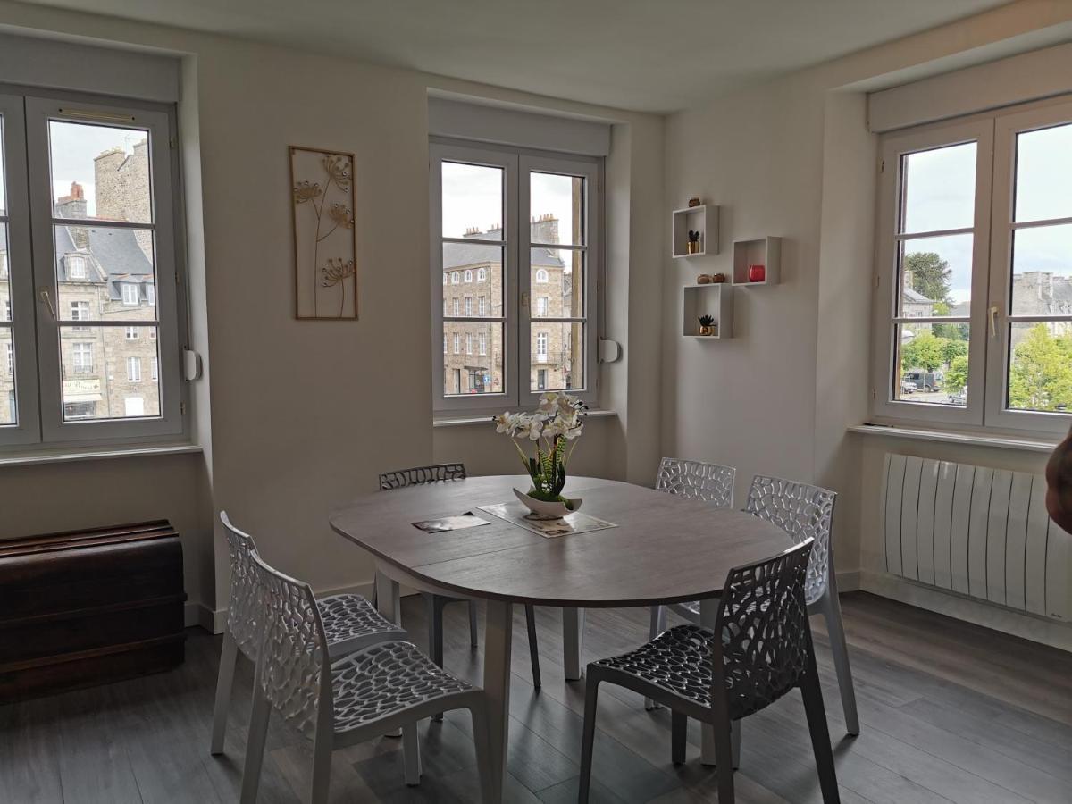 Les Appartements Du Marche Динан Экстерьер фото