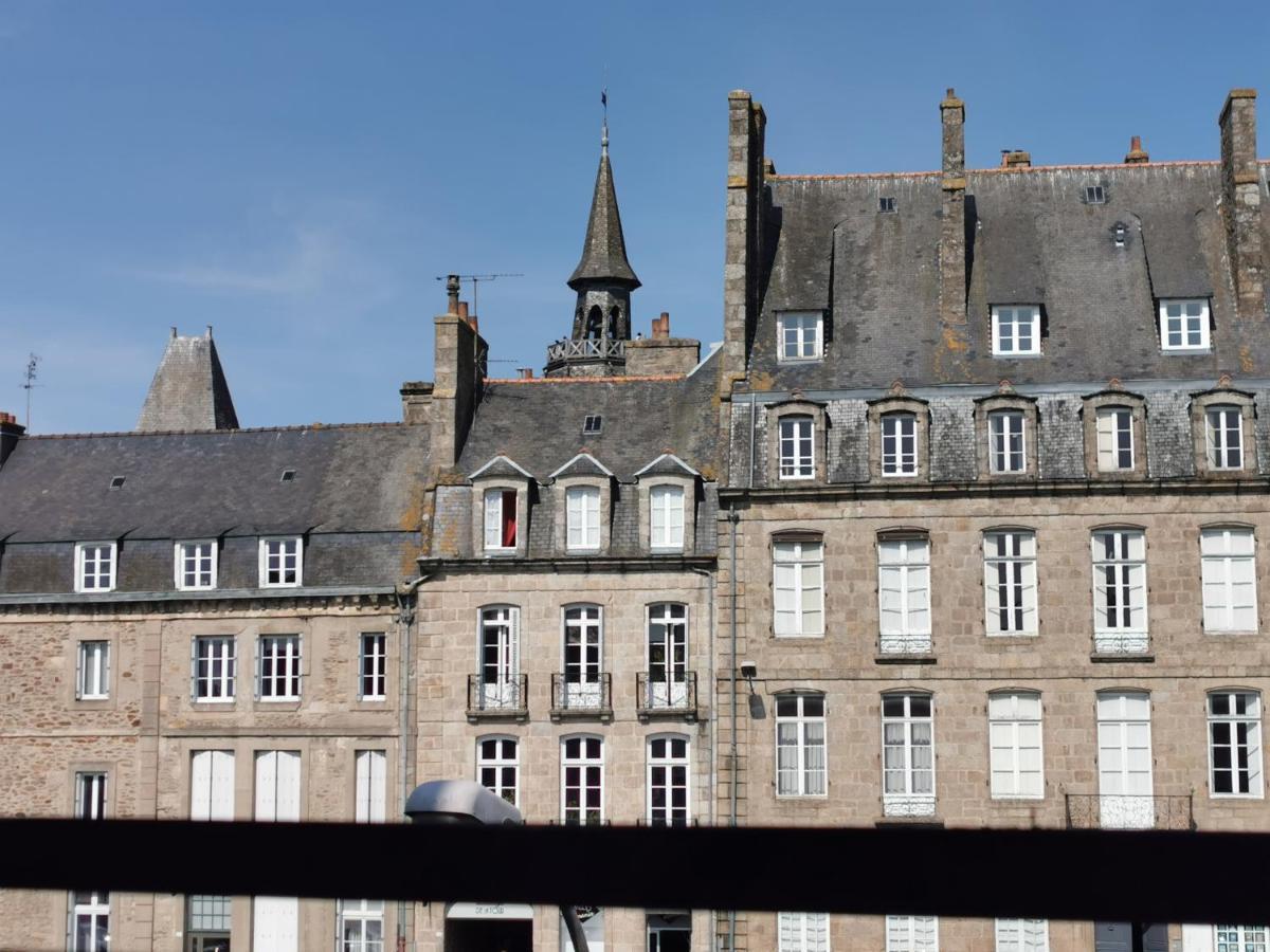 Les Appartements Du Marche Динан Экстерьер фото