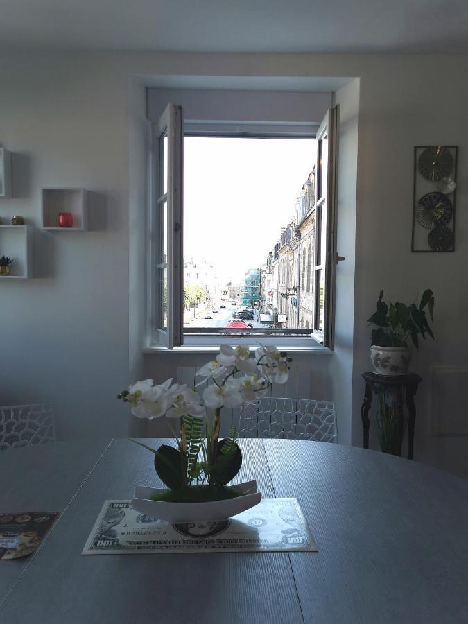 Les Appartements Du Marche Динан Экстерьер фото