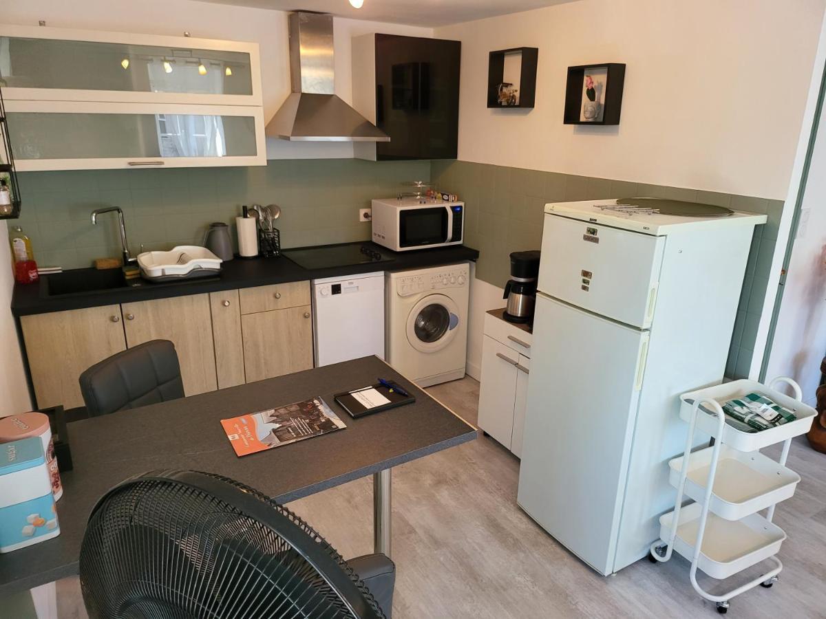 Les Appartements Du Marche Динан Экстерьер фото