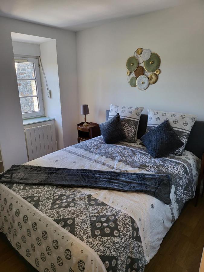 Les Appartements Du Marche Динан Экстерьер фото