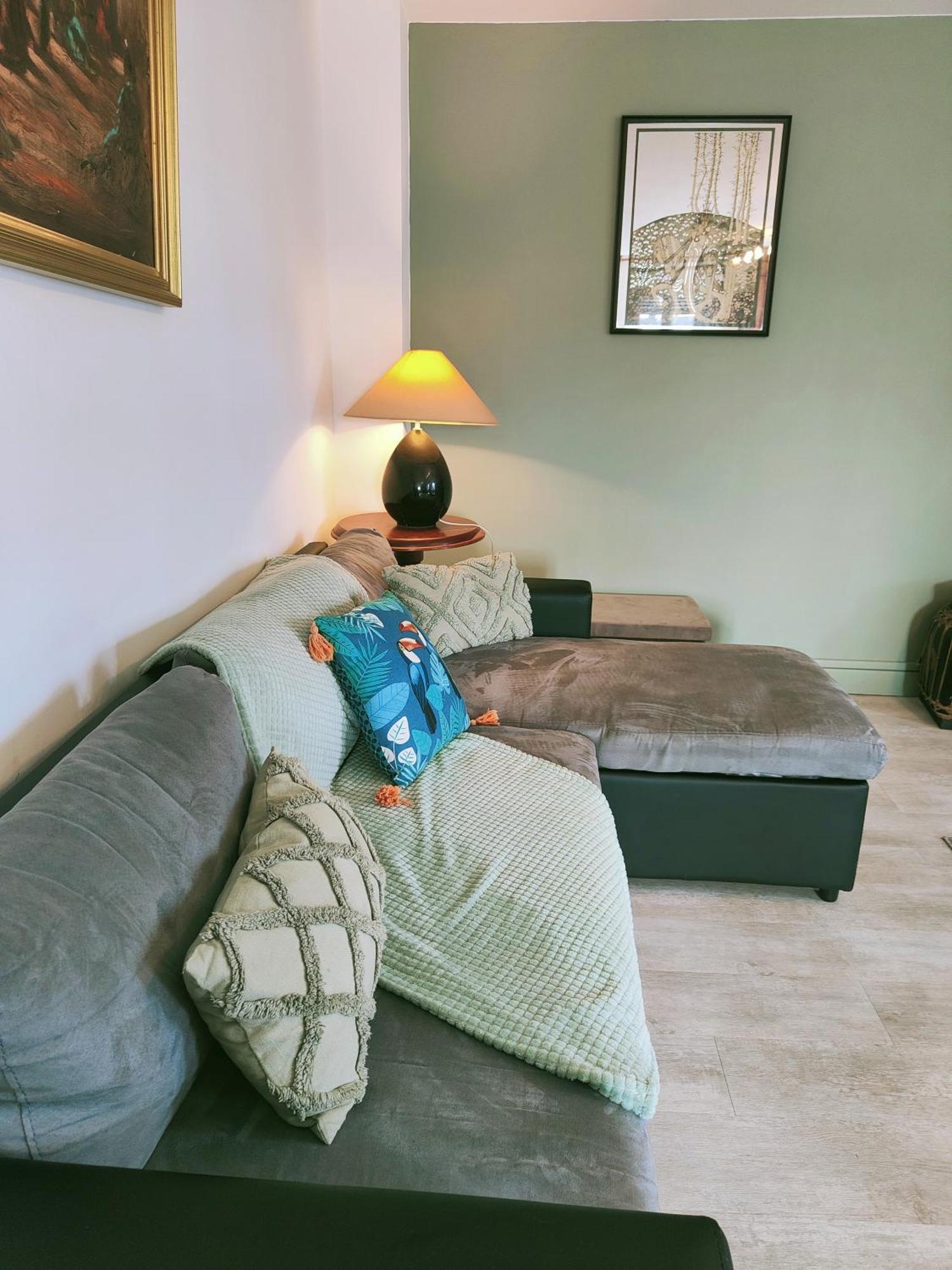 Les Appartements Du Marche Динан Экстерьер фото