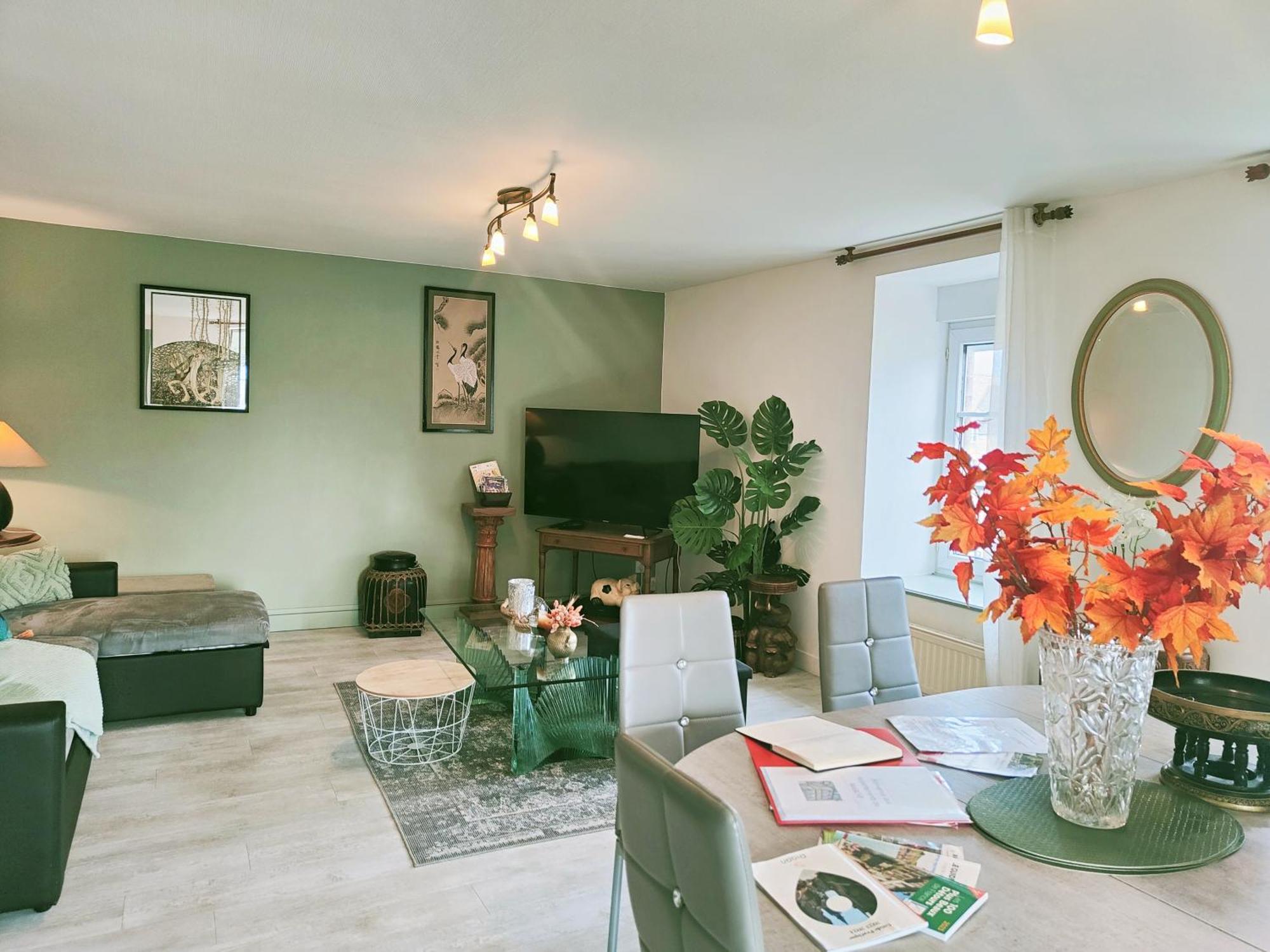 Les Appartements Du Marche Динан Экстерьер фото