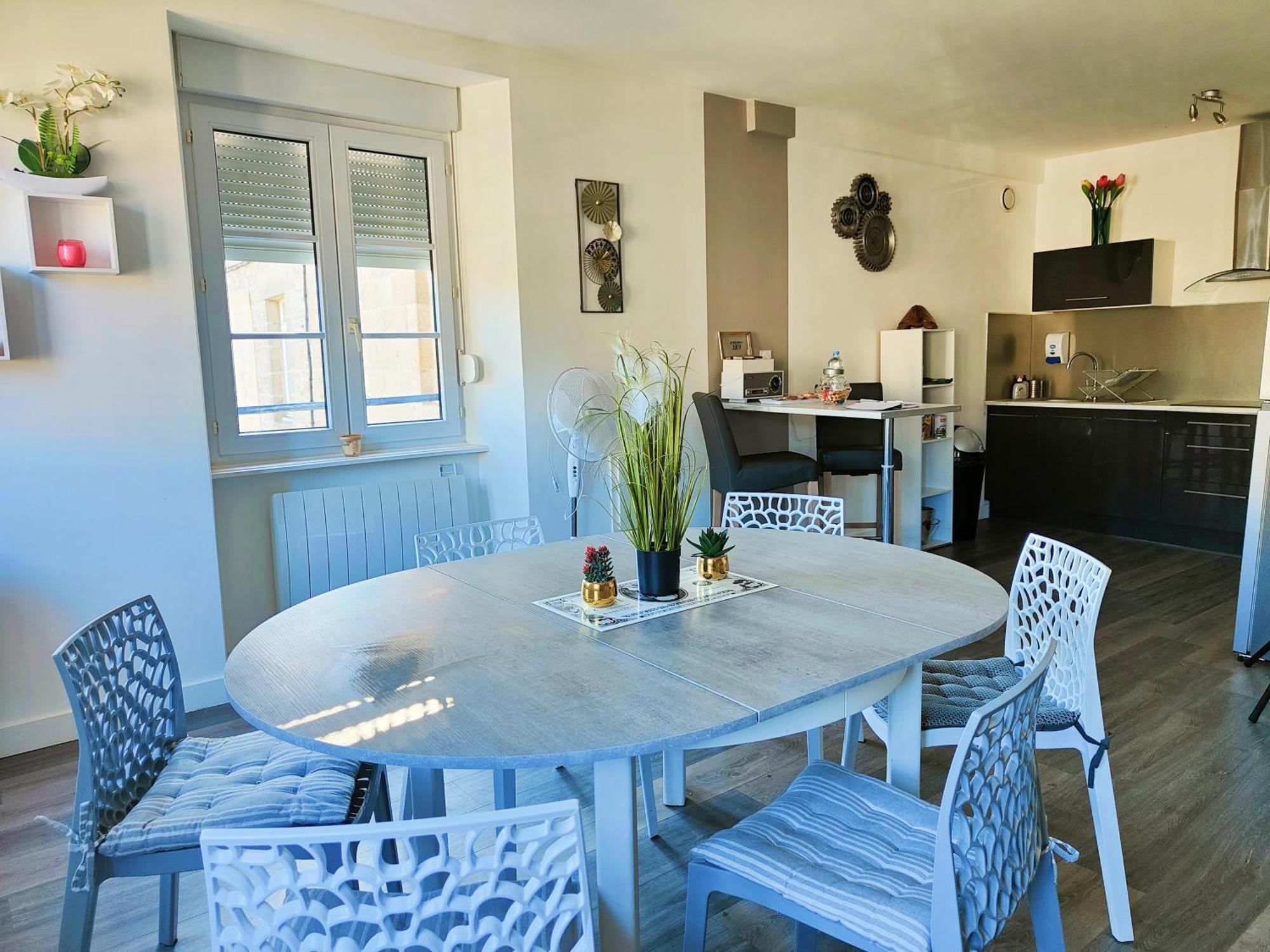 Les Appartements Du Marche Динан Номер фото